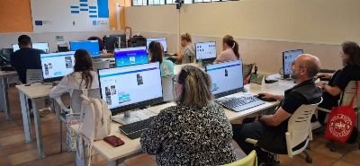 A Aula CeMIT de Poio ofrece en novembro preto de 50 horas de formación gratuíta en informática, intelixencia artificial, uso do móbil e memoria
