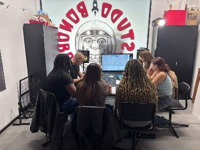 Arranca o proceso de creación da 4ª canción de ‘Memoria de Elefanta’ para conectar á mocidade de Pontevedra coa memoria histórica