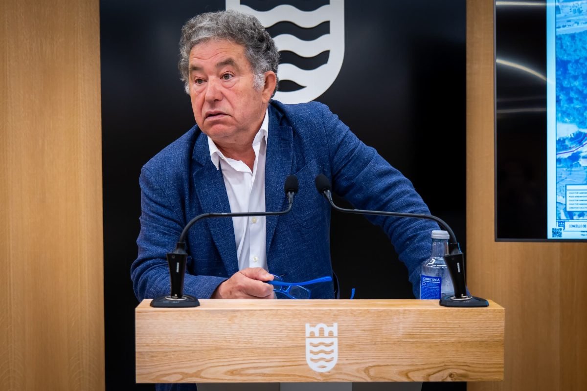 Lores destaca que o Concello mantén en execución a obra pública malia a crise de prezos e a falta de man de obra no sector 
