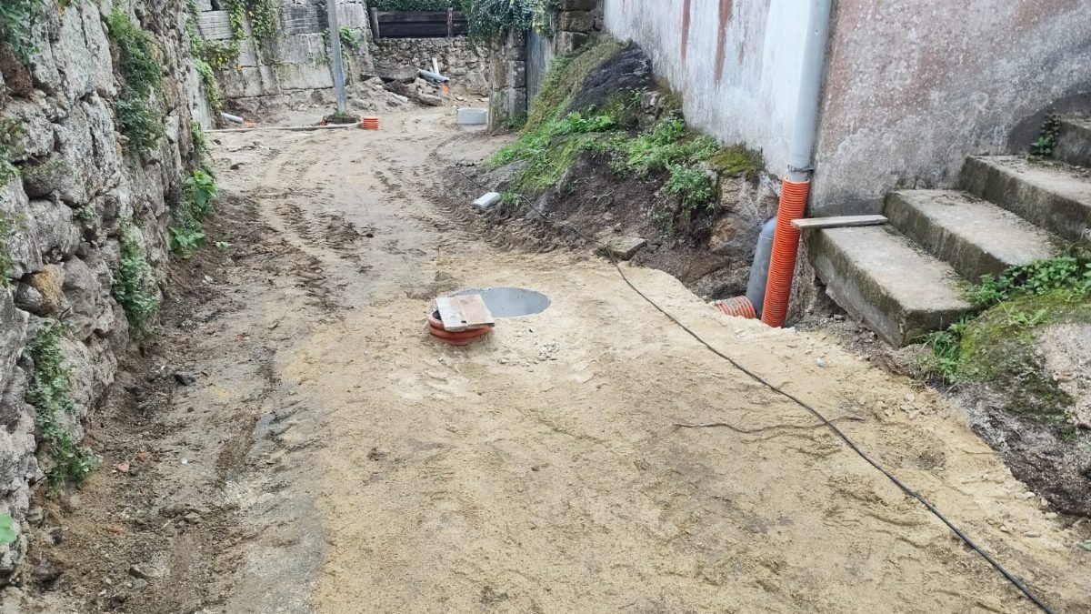 O Concello inicia a humanización dos Sete viais e camiños do núcleo rural de Padriñán