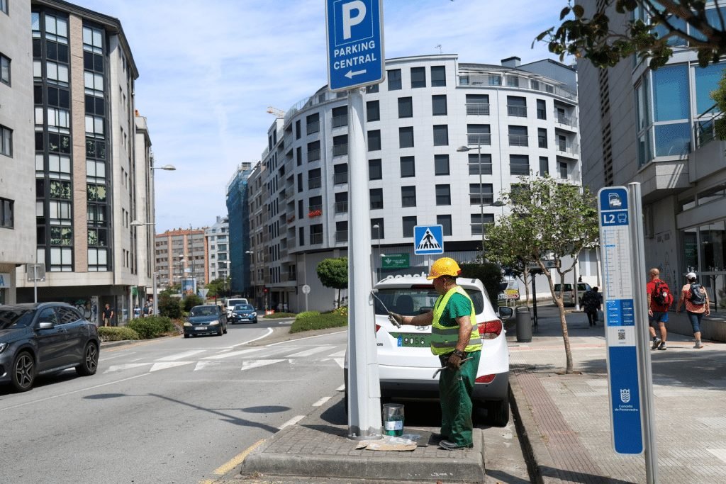 O Concello restaura os báculos da iluminación pública no centro urbano cun investimento de 153.000 euros