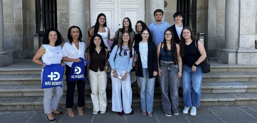 Un grupo de alumnas de Marín impulsa Ágora Debate, un torneo de oratoria que reunirá na vila a estudantes de toda Galicia